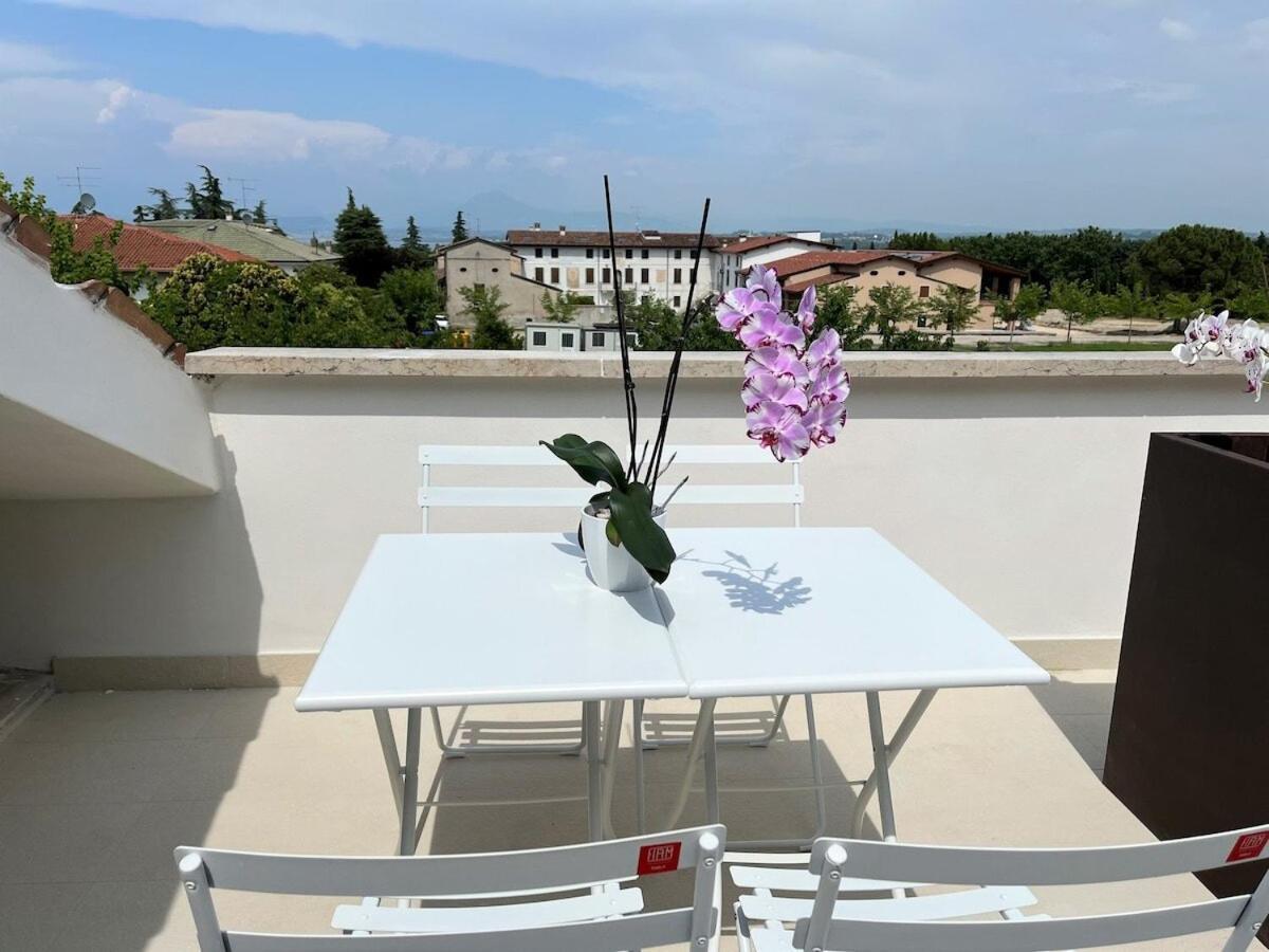 Attico Lilium Daire Peschiera del Garda Dış mekan fotoğraf